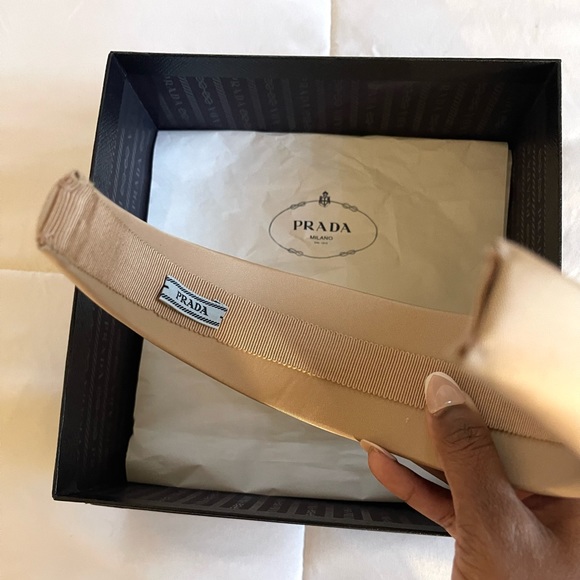 Authentic Prada Nylon Re-Edition 2000 Shoulder Bag with matching headband - Picture 7 of 16